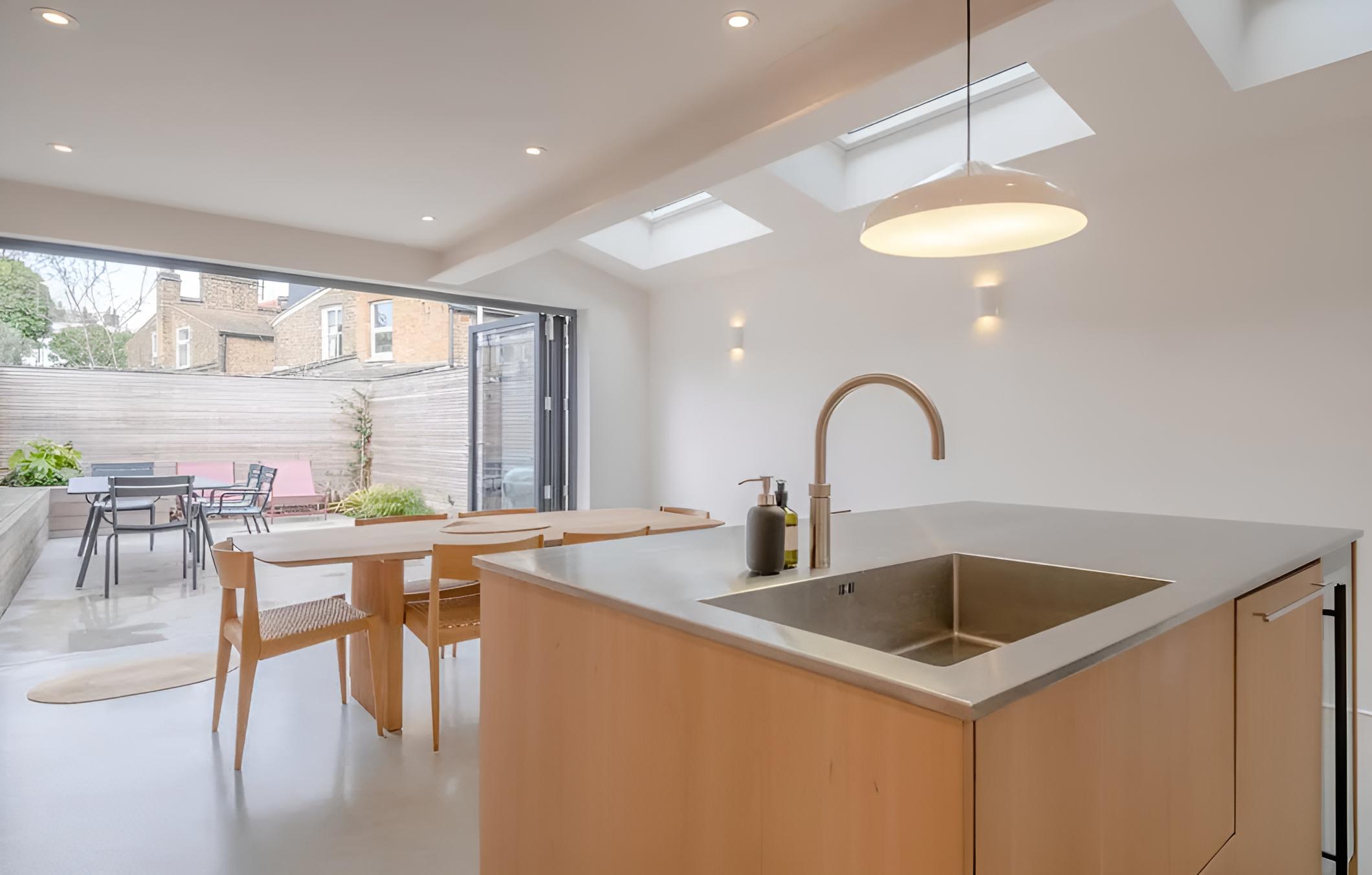 Beautiful Minimalistic 2BD House - Victoria Park