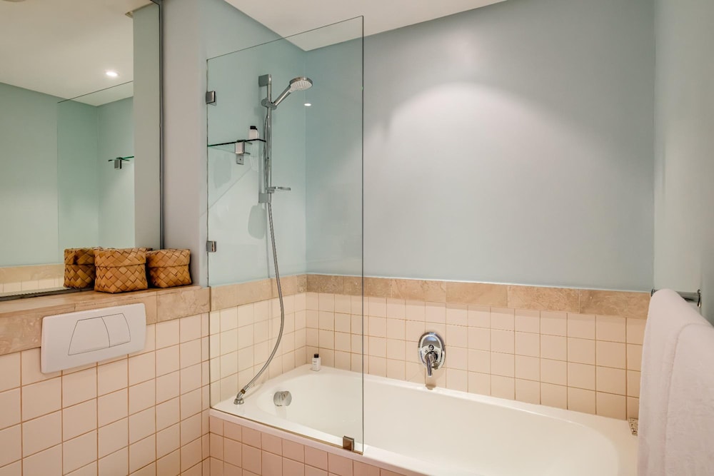 Secure 2bed Apartment in the Marina Carradale 002