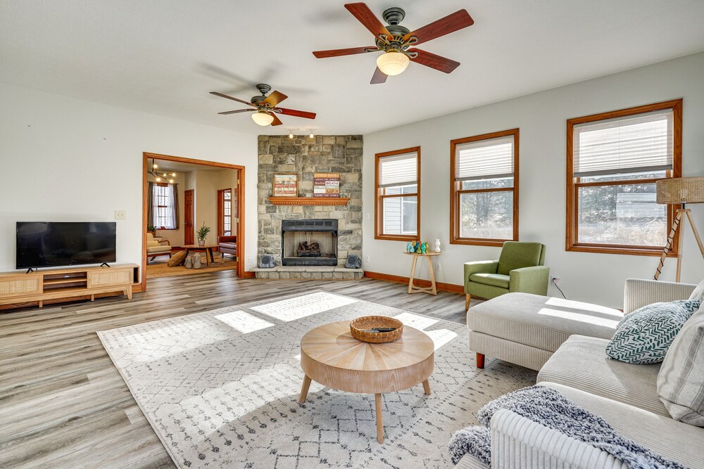 Elegant Pataskala Home w/ Hot Tub & Fire Pit! view 2