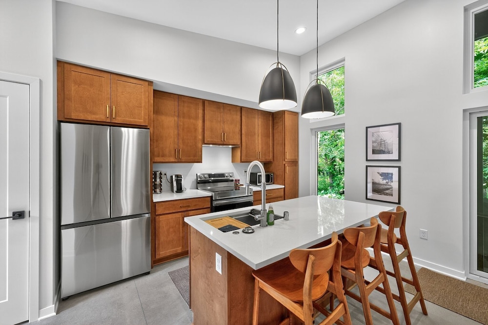 500 House - Unit A 1 Bedroom Townhouse