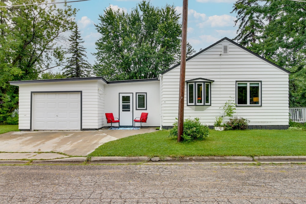 Downtown Baudette Vacation Rental: Walk to Dining!