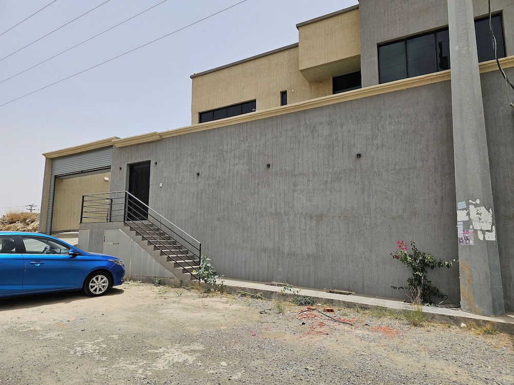 Private Studio at House in Bani Kabir view 5