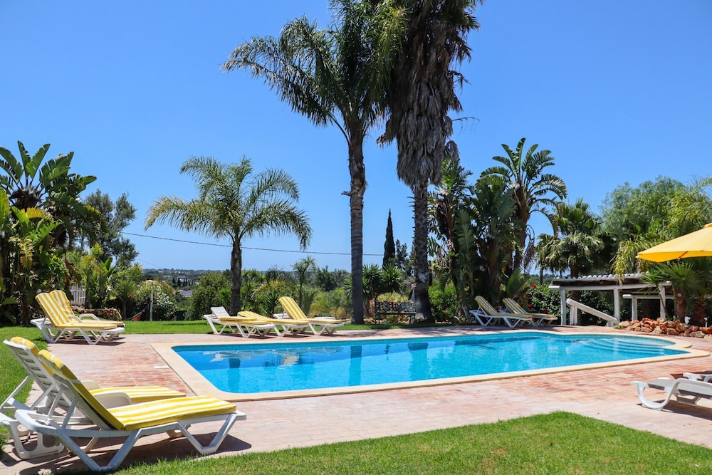 Idyllic Farm House With Huge Garden for 14pax