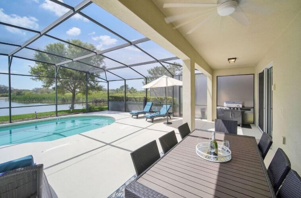 Stunner 6Br W/ South Pool, Lake View & Near Golf
