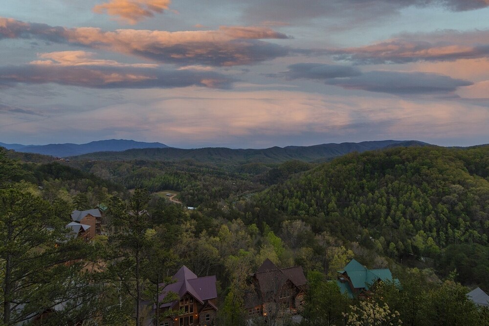 Panoramic Perfection - 5 Bedrooms, 5.5 Baths, Sleeps 14 5 Cabin by RedAwning view 5