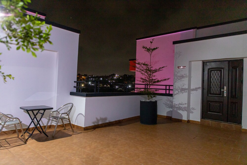 1 Bed Apartment - Rooftop Terrace, Parking, Wifi view 5