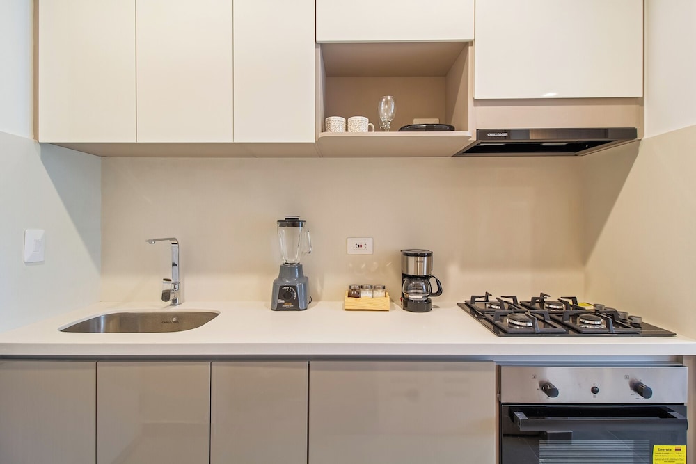 Salguero Suites By HostPro