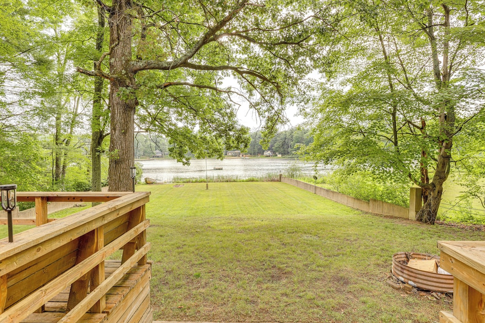 Lakefront Home w/ Deck: Central Michigan Escape!