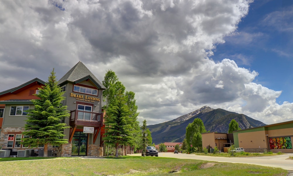 E8 Drake Landing 2br + Loft 2 Bedroom Condo by RedAwning view 2