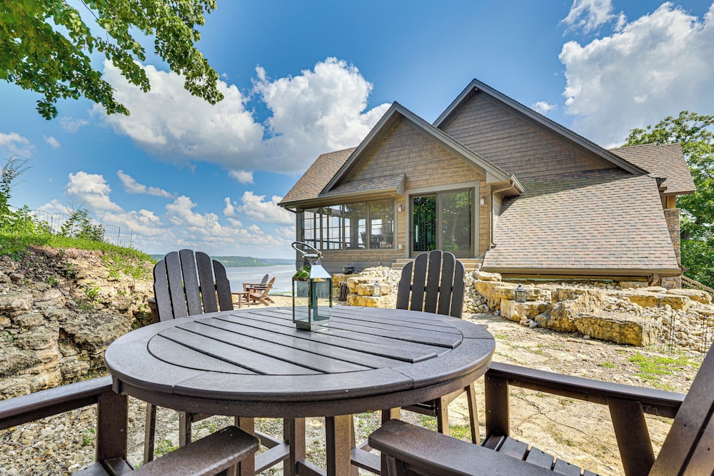 River Views + Wraparound Deck: Dubuque Getaway