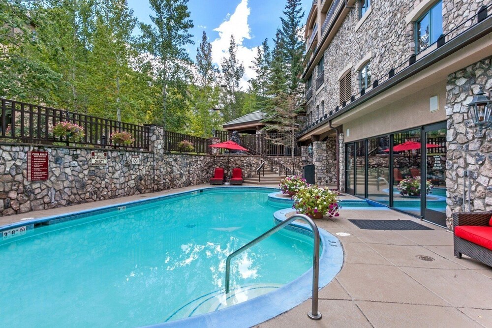 Luxe 4 Bedroom Beaver Creek Lodge Condo With ski in, ski out Access