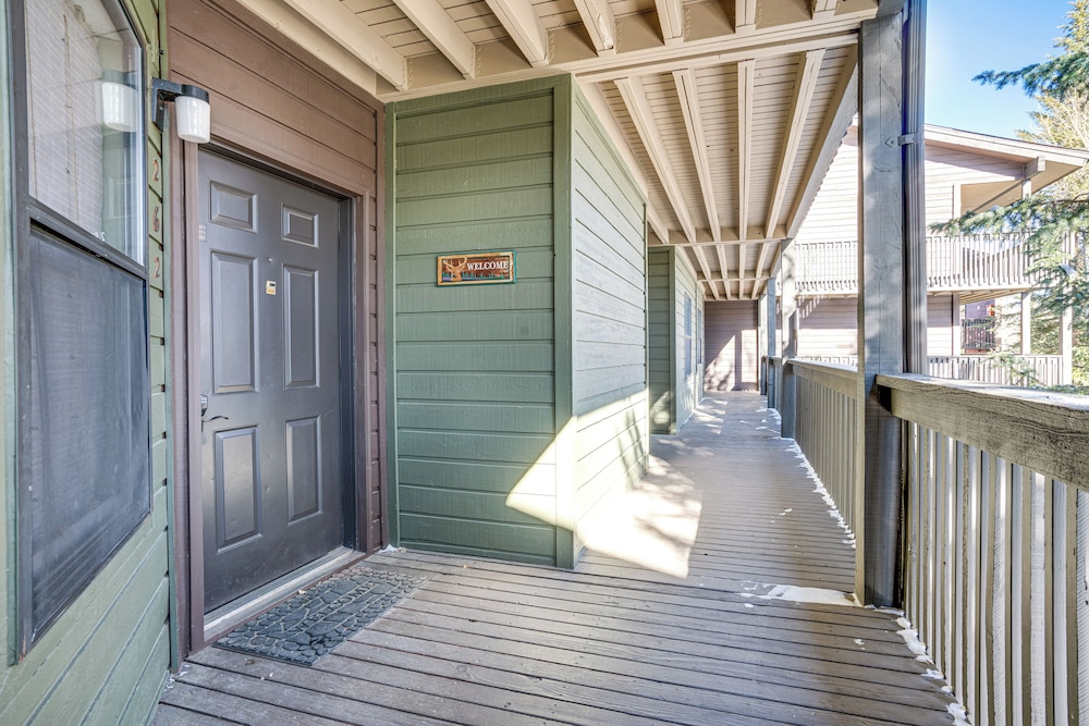 Steps to Main Street: Mtn-view Frisco Condo