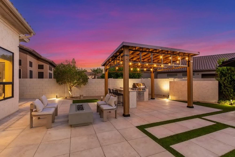 Anderson LUX Estate Private Bar Pool Sleeps 12