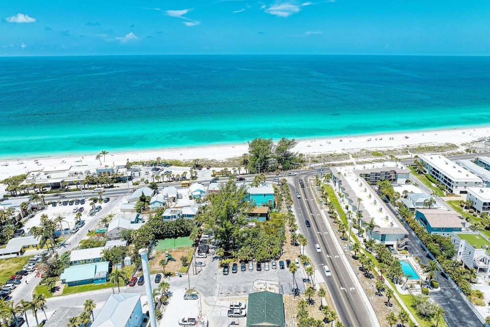 Anna Maria Island Beach Sands 202-private Beach Access-heated Pool