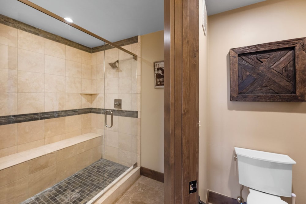 Watertower Place Condos Unit 202, Building B