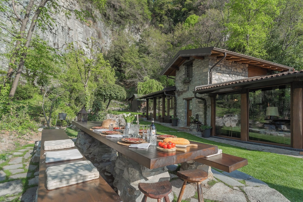 The Writer's Nest by Rent all Como