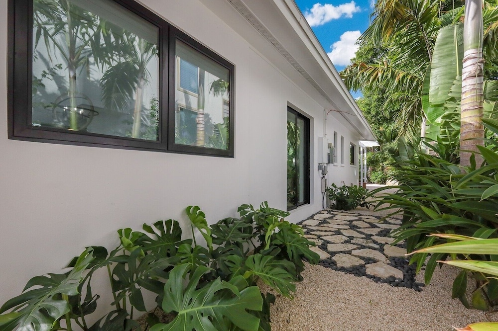 The Bea's Knees 3 Bedroom Home by RedAwning