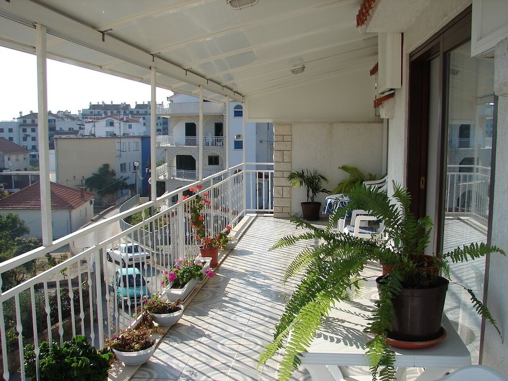 Tone - Spacious and Comfortable - A2 Plavi view 5