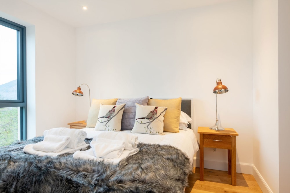 11 Loch View PF Kenmore view 2