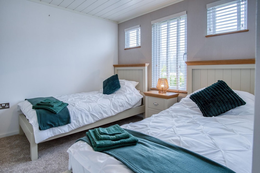 Swallow Lodge - 3 Bedroom Lodge - Wisemans Bridge