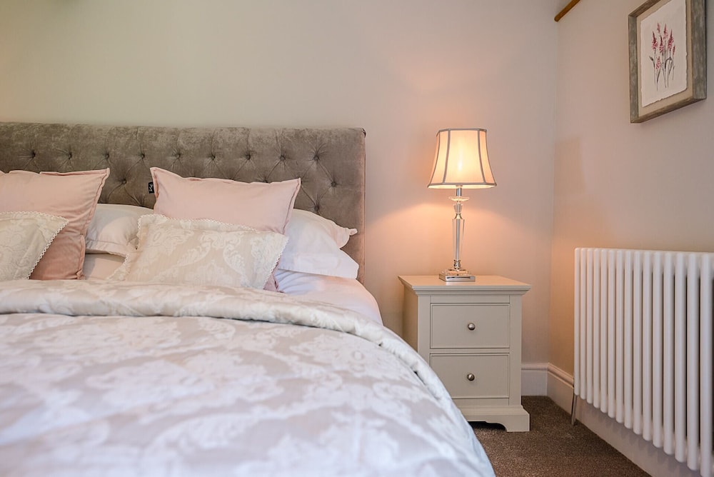 Chapel Cottage, Pond Hall Farm, Hadleigh view 5