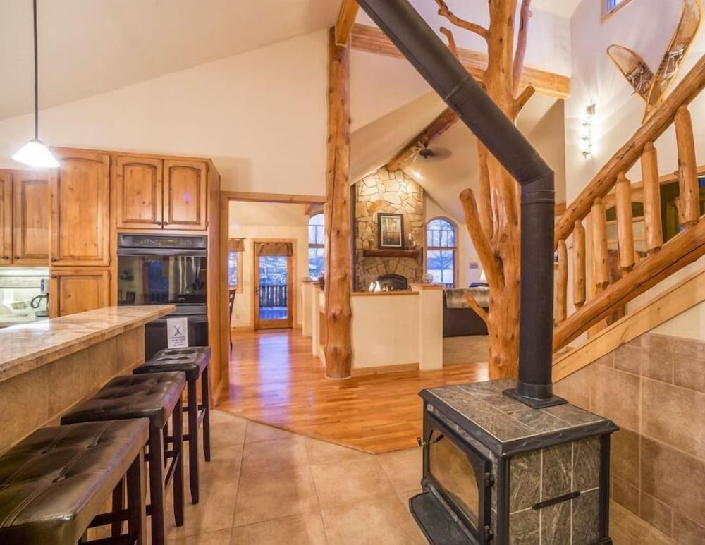 Aspen View Lodge 4 Bedroom Apartment by Key to the Rockies