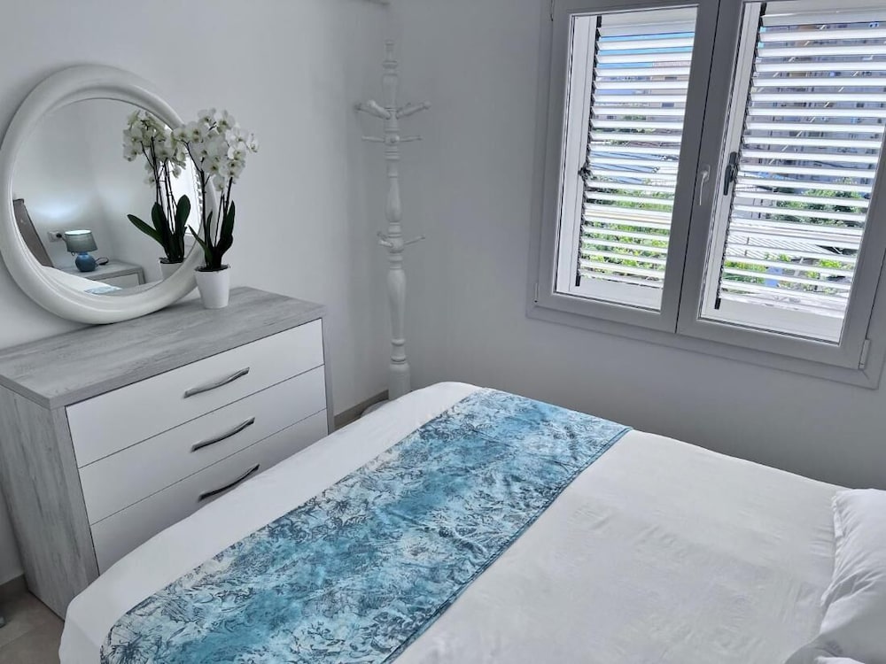 White Luxury Apartment photo 3