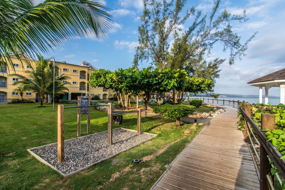 Jewel Paradise Cove Adult Beach Resort & Spa – All Inclusive