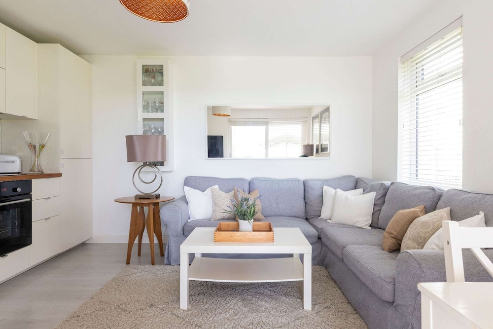 Stylish Ground Floor Apartment With Sea Views