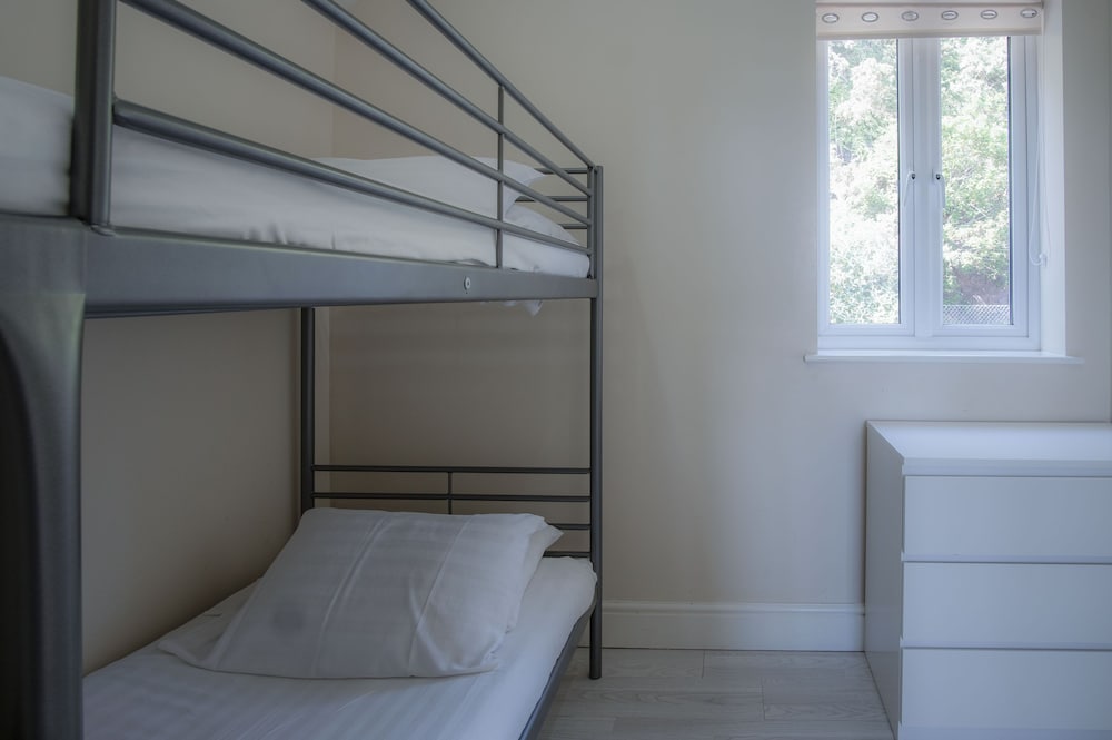 Bluebird - 2 Bedroom Apartment - Pendine view 3