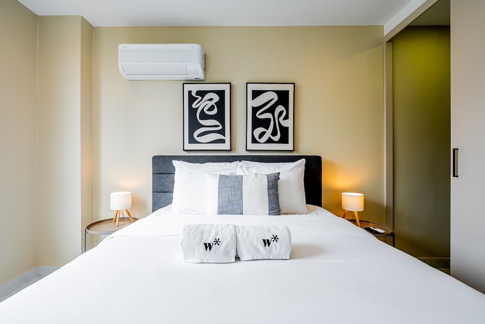 w Scenic 1BR w Panoramic City View in Calle 50