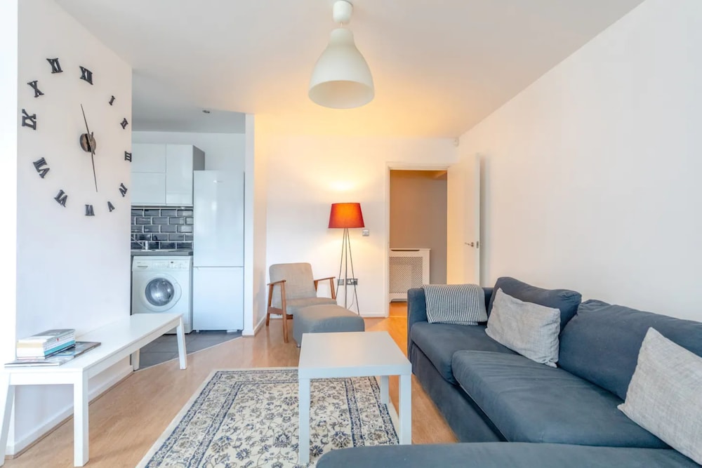 Radiant 2 Bedroom Apartment in East London