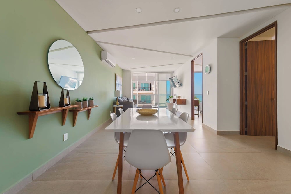 New 1 Br Unit 2 Min From Beach - Pool - King Bed