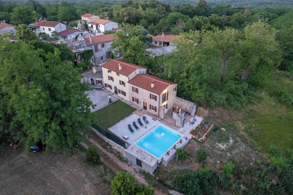 Holiday House with Pool Villa Ladybug