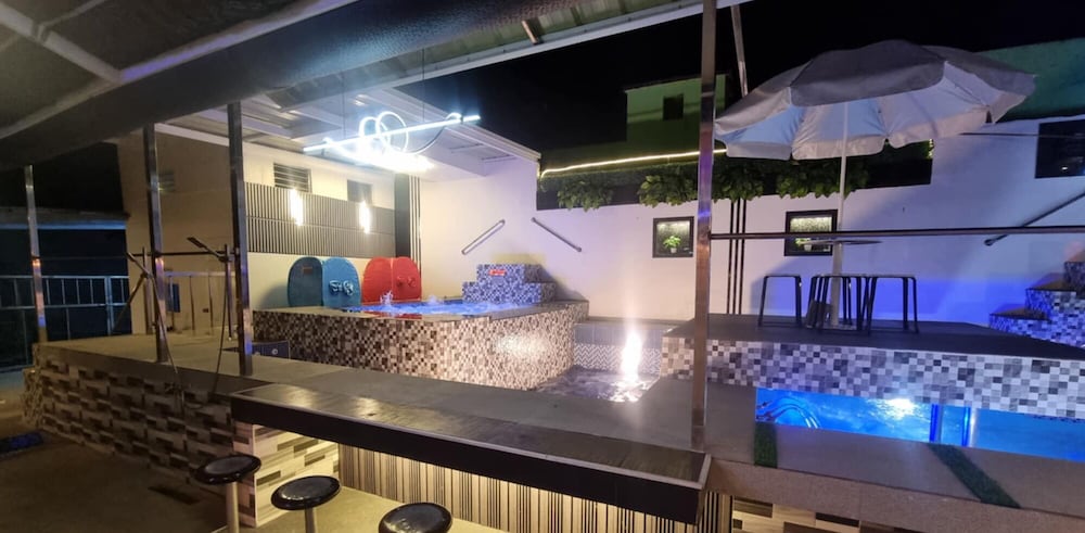 EDVIL BEACH RESORT AND JACUZZI POOL SPA
