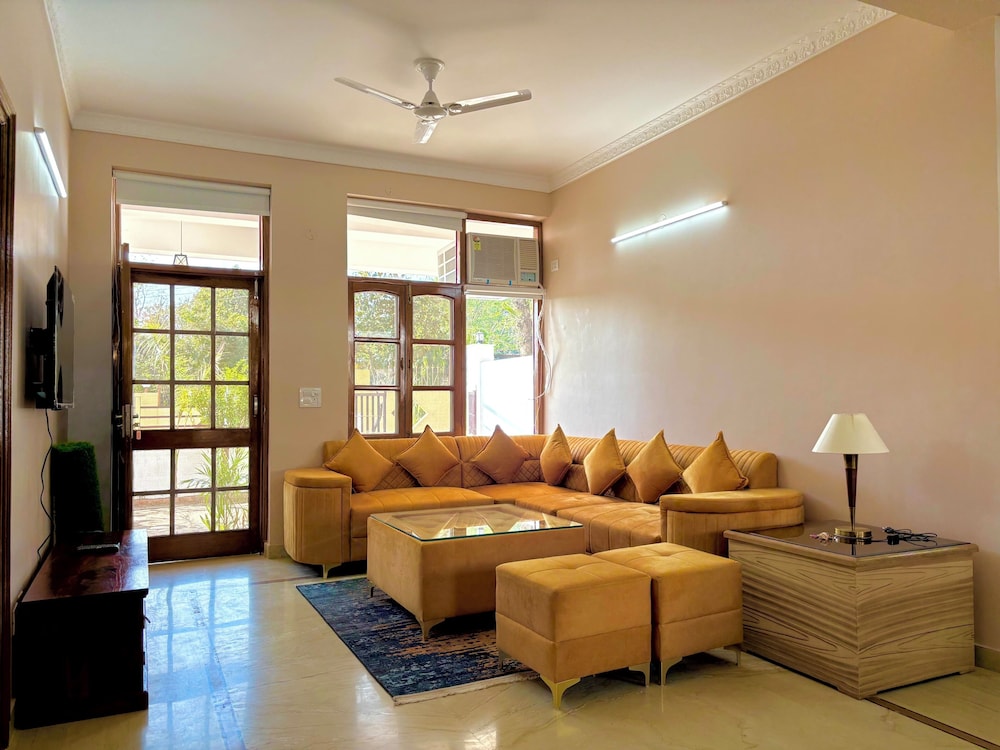 Luxury 4 Bedroom's Independent villa