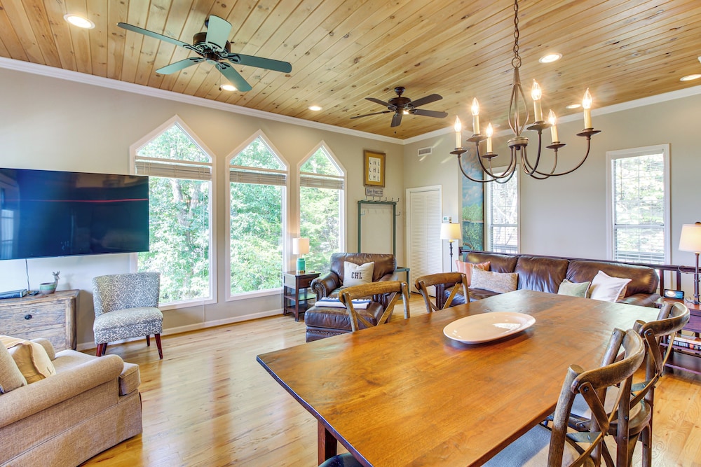 Walk to Marina: Center Hill Lake Family Home