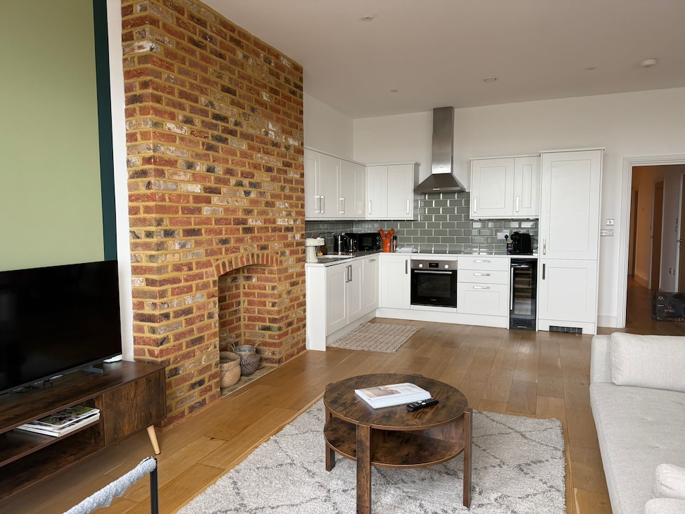 Luxury 2 Bed Apt Seaview By Urban Roost