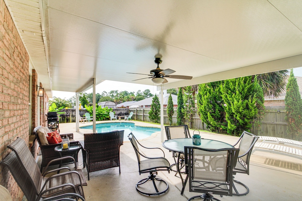 Outdoor Oasis: Group Getaway in Pensacola!