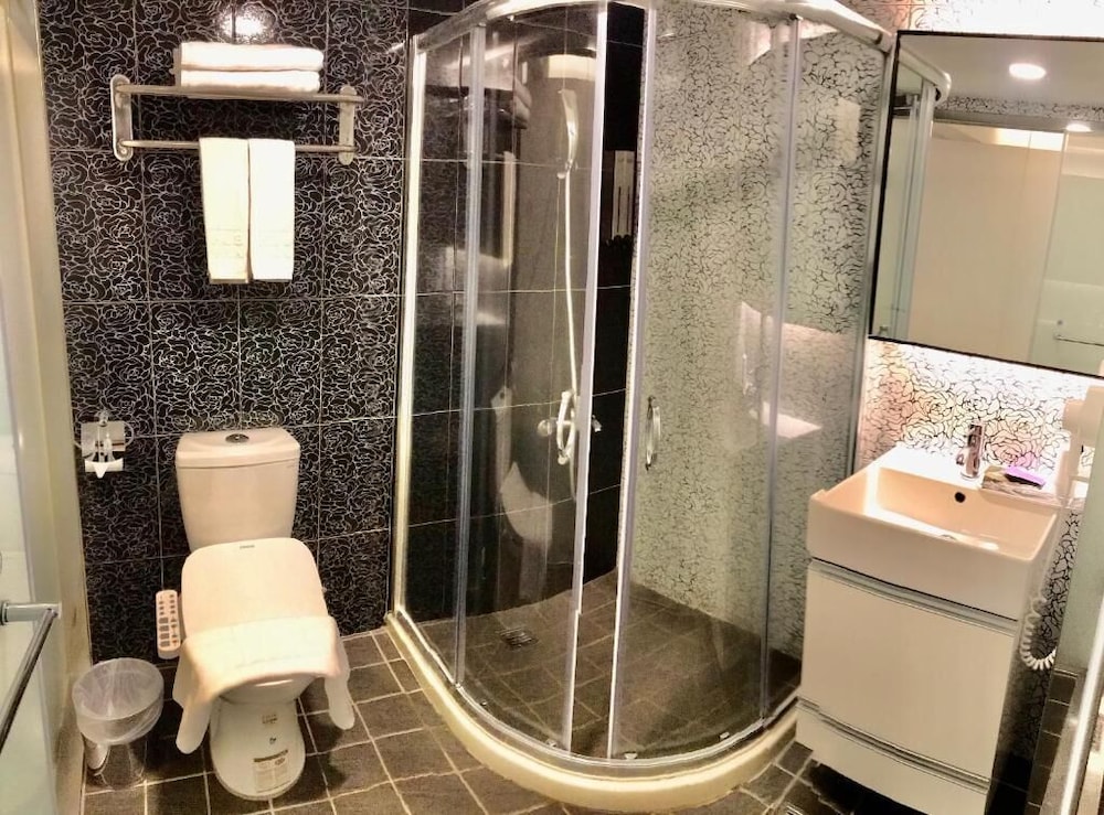 HUB HOTEL XIMEN XINING INN
