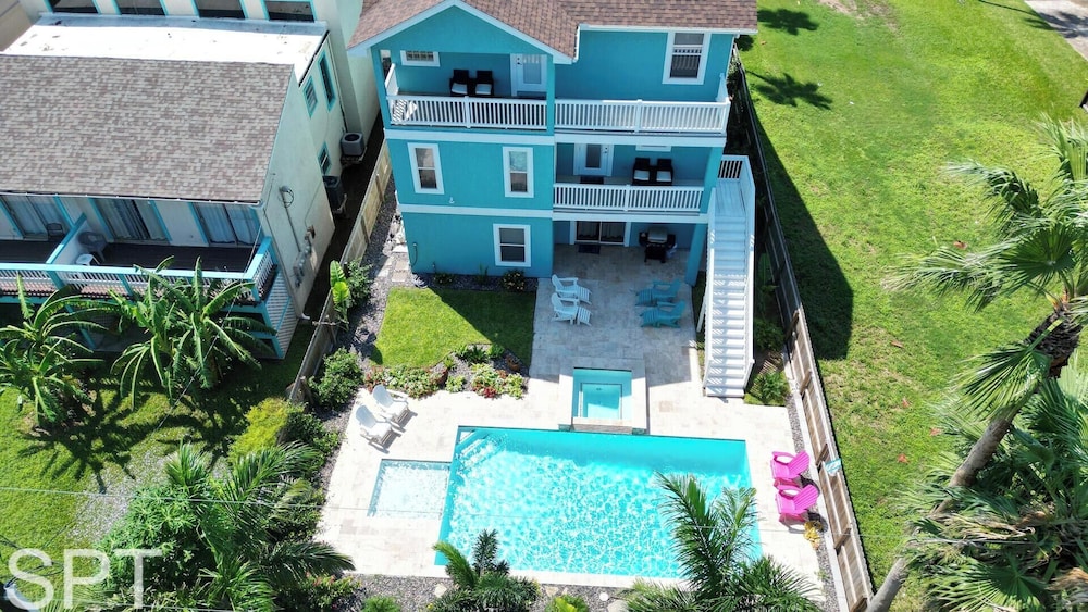 Tranquil Turquoise Retreat