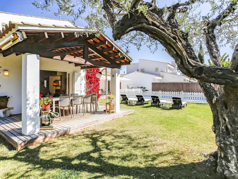 Casa Independiente con Jard n y Piscina Privada