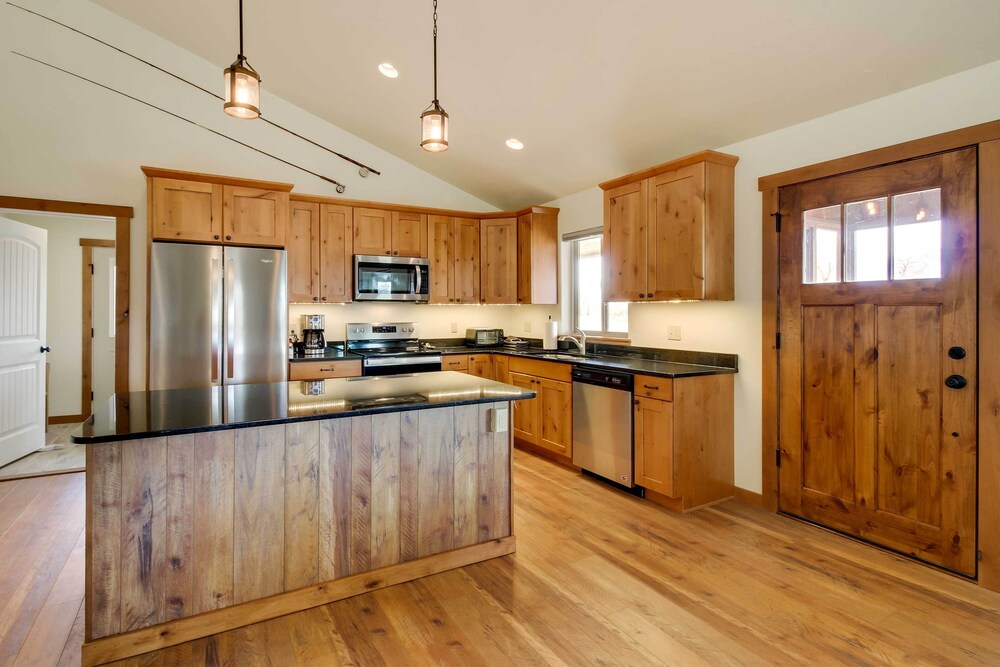 Beautiful Jefferson River Cabin w/ Mountain Views! - Property Image 24