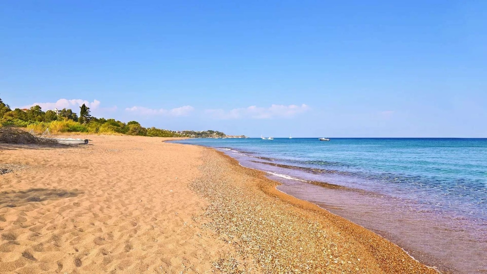 Eneos Boutique Residence - Koroni Garden Jewel