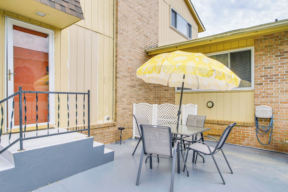2 Mi to SC State & Claflin: Townhome w/ Patio!