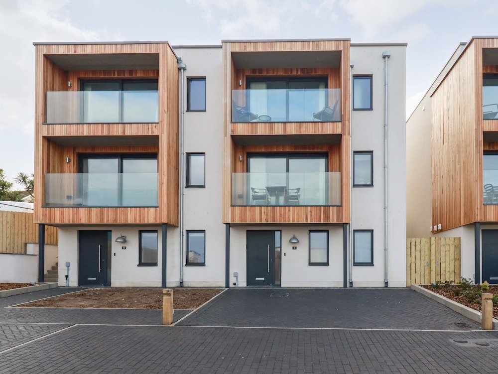 Porth Beach Villa