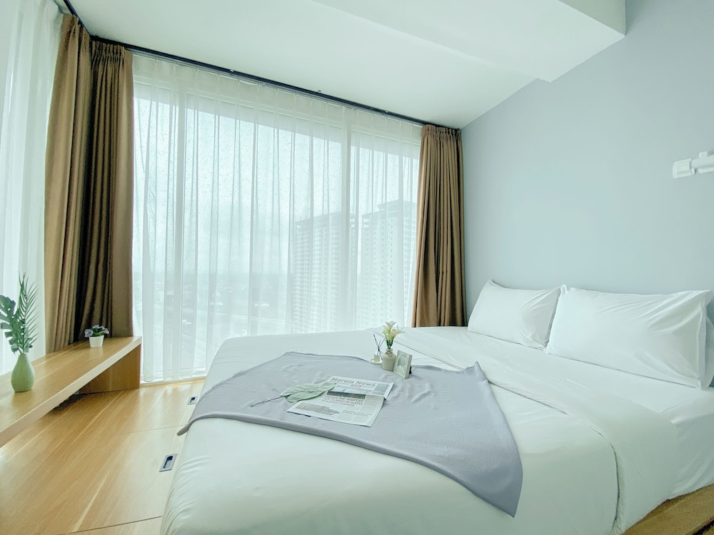 Comfort And Spacious 2Br Grand Kamala Lagoon Apartment