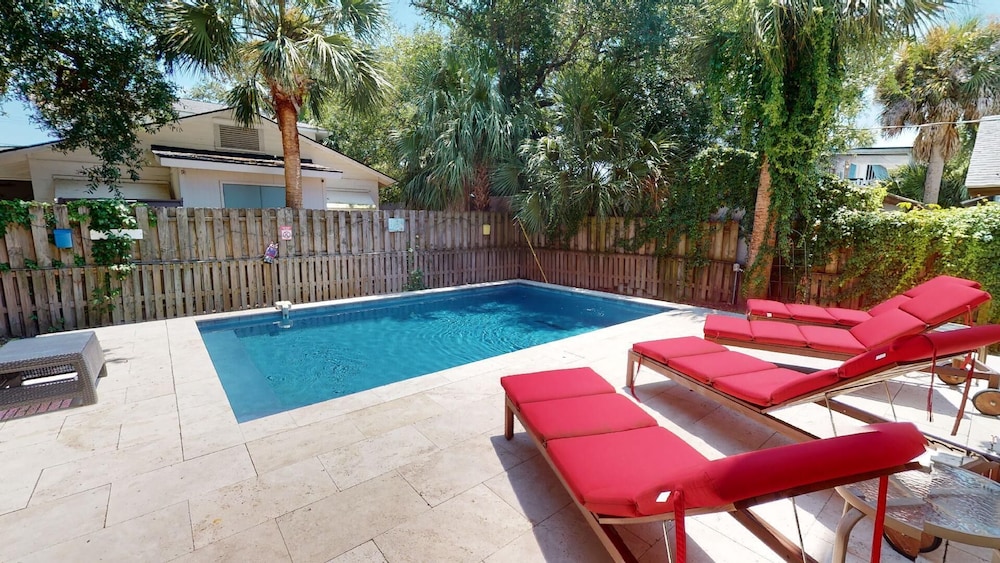 Thirst N' Howl by Tybee Vacation Rentals