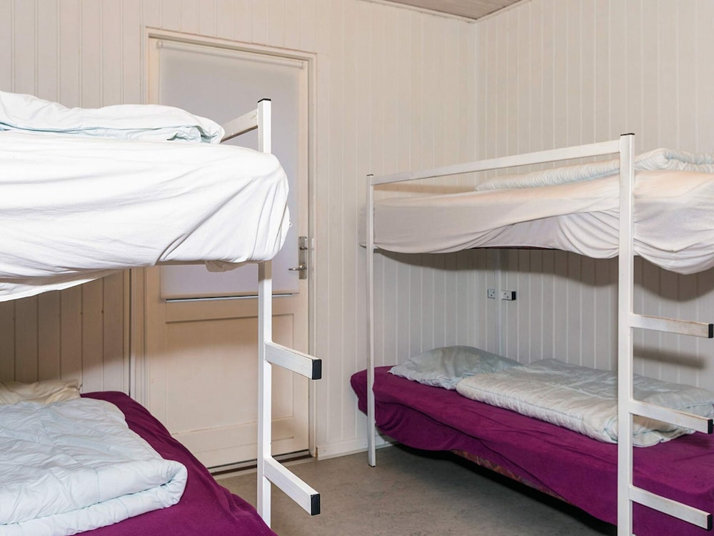 Holiday Home With Shared Kitchen & Bathroom