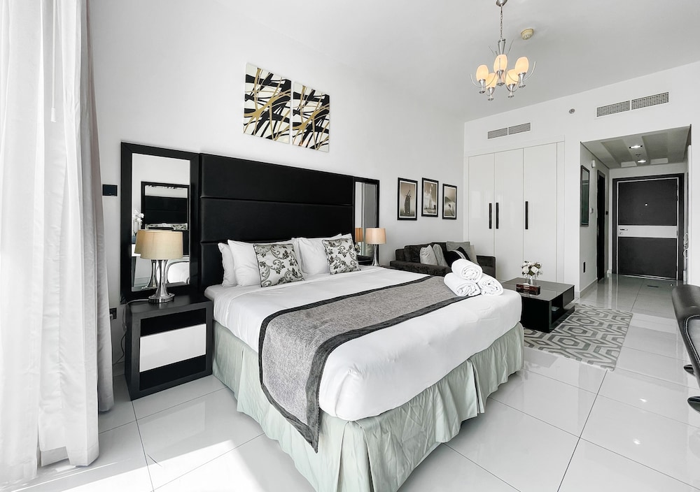 Elegant Studio Golf Course View Bnbmehomes